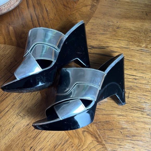 Peter Cohen Pour Barneys Silver Metallic Open Toe Black Wedge Mule Heels 6 1/2 B - Picture 1 of 6